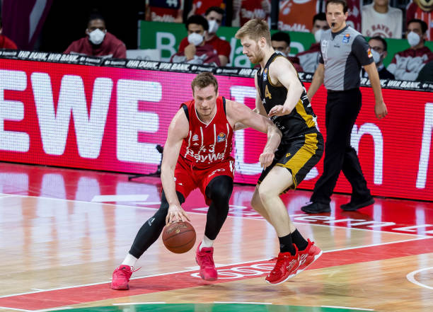 德天空：保罗-万纳受伤情况并不严重，预计将在两周后回归