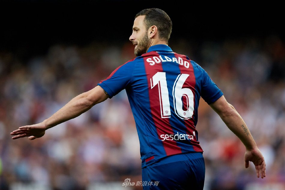 巴萨凭借高 巴萨凭借高