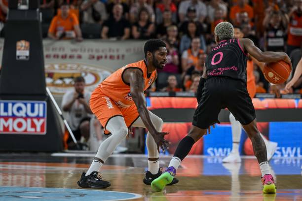 多米尼克 多米尼克