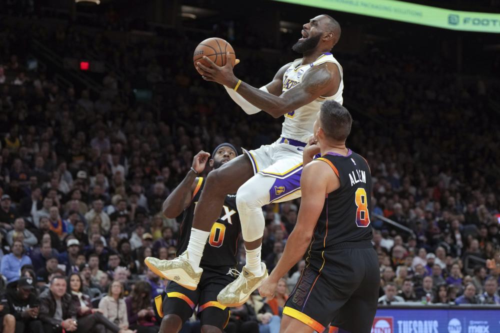 「欧冠」不敌拜仁,曼联垫底出局,滕哈格还嘴硬